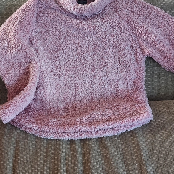 Pink Furry Turtle Neck - Picture 5 of 7